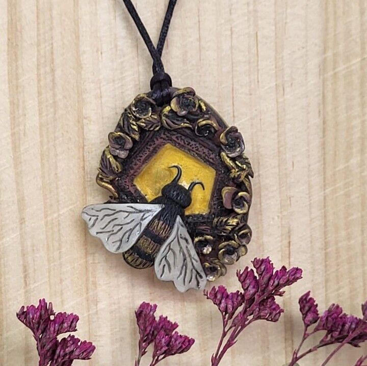 Pendentif "Abeille" fait main